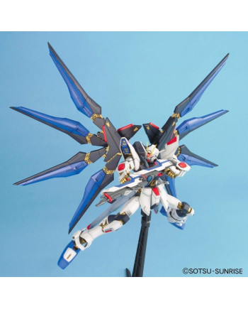 GUNDAM - Model Kit - Master Grade - Strike Freedom Gundam - 1/144