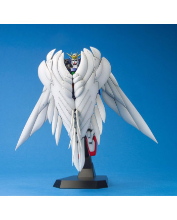 GUNDAM - MG Wing Gundam Zero Custom 1/100 - Model Kit