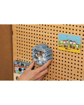 PEANUTS - Winter Wonderland - Wood Model Kit Theater