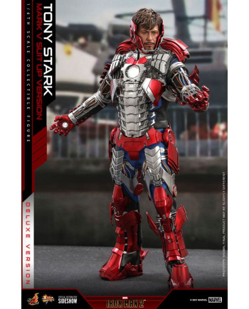 MARVEL - Tony Stark (Mark V Suit Up) Deluxe - Action Figure 31cm
