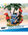 Gros plan sur Stitch avec son ukulélé et Scrump dans le diorama Disney