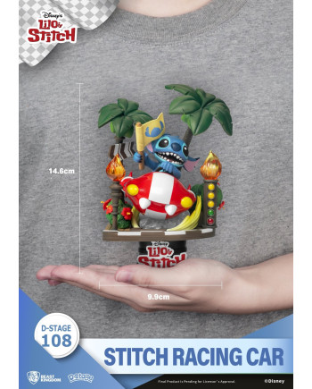 Dimensions du diorama Stitch Racing Car mesurant environ 14,6 cm de hauteur