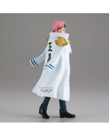 image d'une  figurine banpresto de KOBY de l'univers du manga one piece en vue de coté droit