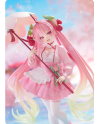 Figurine Hatsune Miku AMP+ Sakura Dress Version Taito vue de face dans un décor pastel