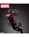 Figurine Deadpool Vol 2 Luminasta Sega vue rapprochée sur fond sombre