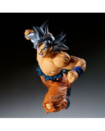 Goku Ultra Instinct Banpresto vue plongée, expression de combat