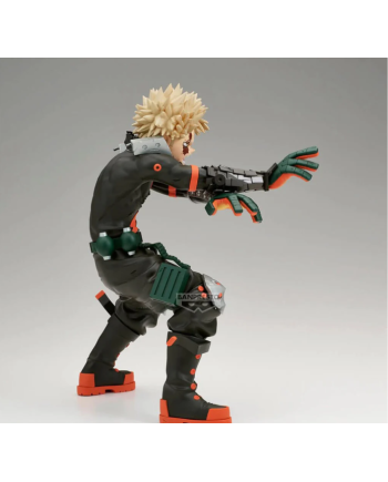 Figurine Katsuki Bakugo Banpresto vue latérale avec détails du costume