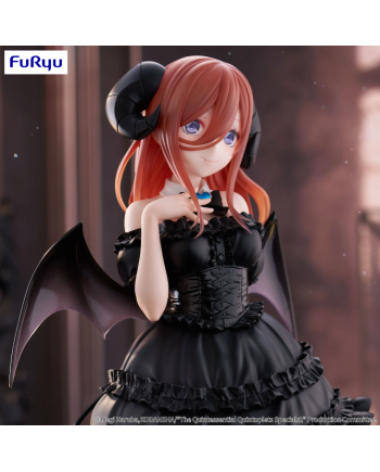 Portrait de la figurine Miku Nakano BiCute Dark Figure avec robe noire gothique