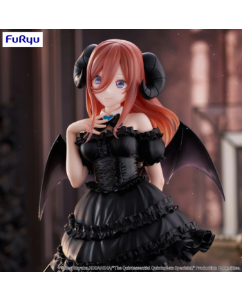 Détail de la tenue gothique de Miku Nakano BiCute Dark Figure