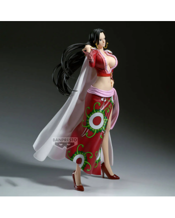 Figurine Boa Hancock One Piece vue de profil avec longue chevelure noire