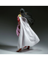 Vue arrière de la figurine Boa Hancock Grandista avec cape blanche