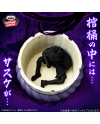 Coffin Barrel Naruto ouvert avec silhouette noire de Sasuke Uchiha à l’intérieur