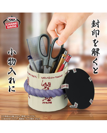 Pen Holder Naruto Fig Life utilisé comme pot à crayons sur un bureau