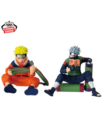 Duo de figurines Naruto et Kakashi assis en train de lire par Banpresto