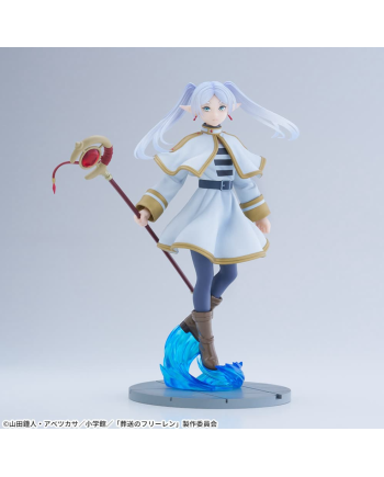 Figurine Frieren Luminasta vue complète avec socle effet magique bleu
