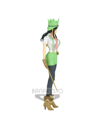 Nico Robin Sweet Style Pirates figurine Banpresto 25 cm en tenue verte avec une baguette dorée dans la main vue de profil droit