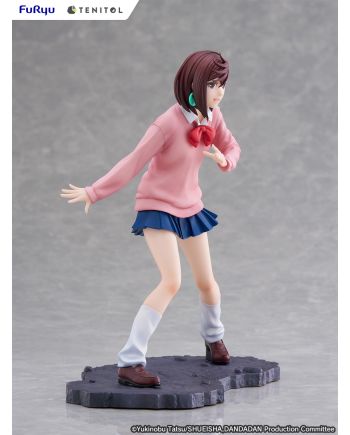 Figurine DANDADAN Momo statuette Tenitol Furyu 18cm détail du socle