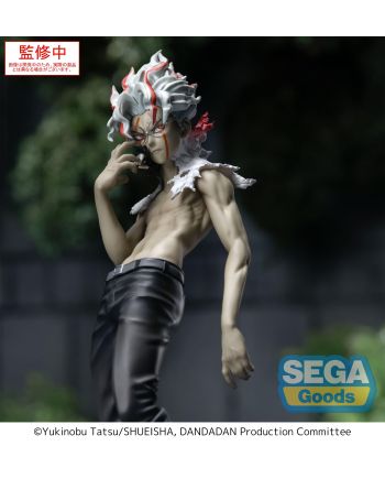 Figurine DANDADAN Okarun Transformé Luminasta 18cm - détail du socle
