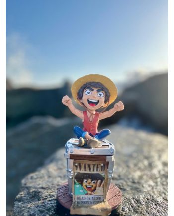 ONE PIECE NETFLIX - Luffy Wanted - Support Manette & Portable - 20cm - vue de profil