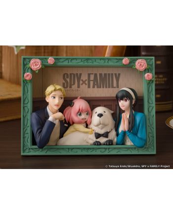 Statuette SPY x FAMILY The Forgers vue de profil