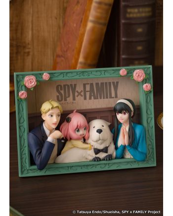 Figurine officielle SPY x FAMILY The Forgers vue arrière