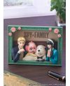 Figurine SPY x FAMILY The Forgers présentée sur son socle