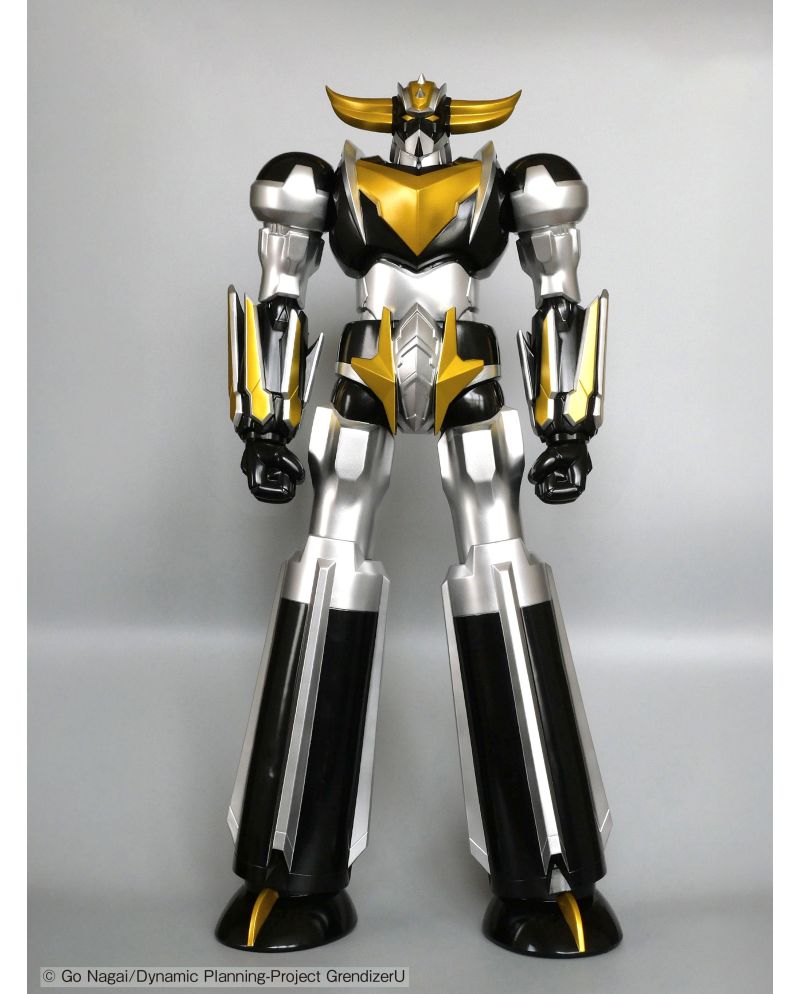 Figurine Goldorak U Jumbo 64 cm coloris Or et Noir - vue de face