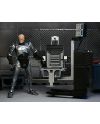 Figurine Robocop assise sur sa chaise, accessoire inclus