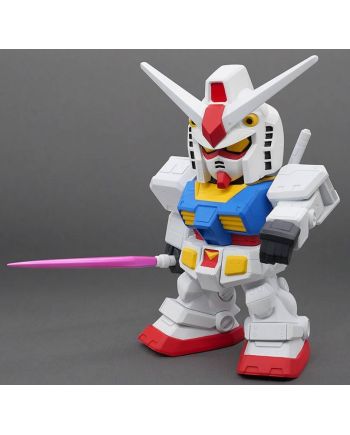 Détail du visage et du casque de la figurine Gundam RX-78-2