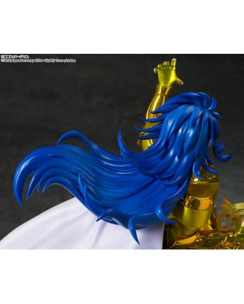 Figurine FiguartsZERO Gemini Saga posée sur socle