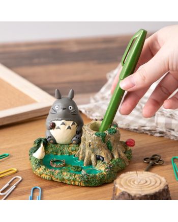 Figurine Totoro Ghibli présentée sous un autre angle