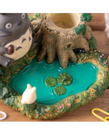 Figurine Totoro pot à crayons vue du dessus