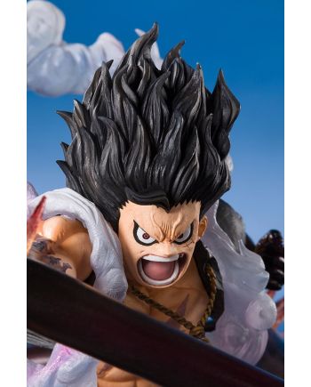 Figurine Luffy Gear 4 King Cobra - détail de la pose dynamique
