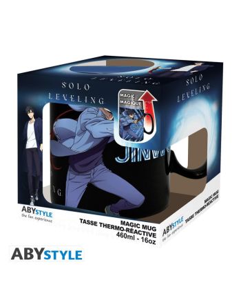Détail du design Solo Leveling sur le mug thermoréactif ABYstyle