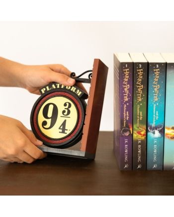 Serre-livres Harry Potter Plateforme 9 3/4 sur étagère avec livres