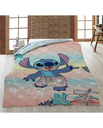 Détail du motif Stitch Plage sur la couverture quilt Disney