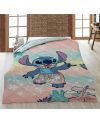 Détail du motif Stitch Plage sur la couverture quilt Disney