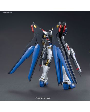 GUNDAM - HG 1/144 ZGMF-X20A Strike Freedom Gundam - Model Kit - vue de profil