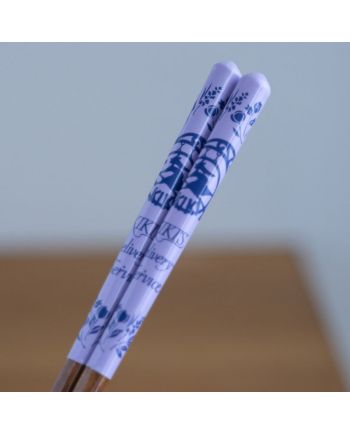KIKI LA PETITE SORCIERE - Esquisses Violet - baguettes Laquées 21cm - vue de face