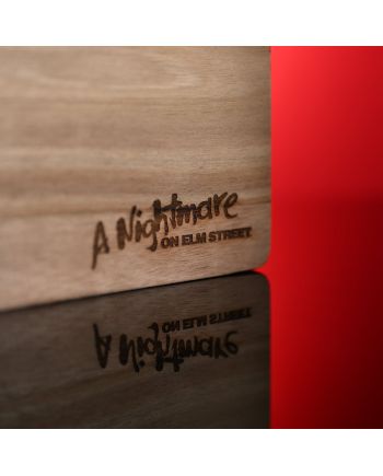 LES GRIFFES DE LA NUIT - Slash - Planche de Service en bois - vue de detail