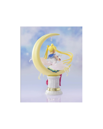 Figurine Super Sailor Moon Figuarts Zero Chouette - vue arrière sur croissant de lune