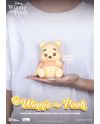 DISNEY - Winnie L'Ourson - Tirelire Cuddly Doll 12cm - vue de detail
