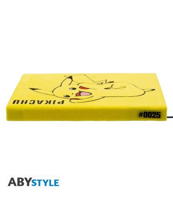 POKEMON - Pikachu Peluche - Cahier A5 Premium - vue de profil
