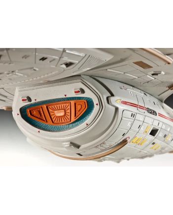 STAR TREK VOYAGER - USS Voyager - Model Kit 1/670 - vue de profil