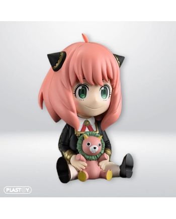 Détail de la figurine-tirelire Anya Forger en PVC