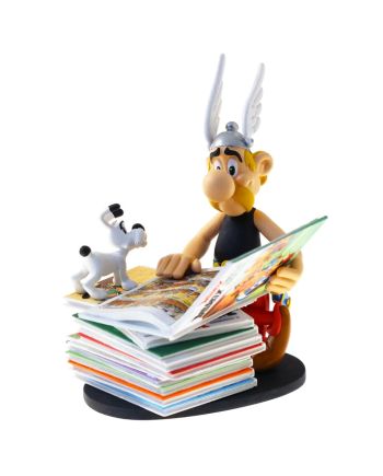 ASTERIX & OBELIX - Asterix regardant une pile de BD - figurine 22.5cm - vue principale
