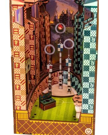 HARRY POTTER-BOOK NOOK KIT -Terrain de Quidditch -124pc +Eclairage LED - vue de dos