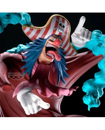 Gros plan sur les détails emblématiques du clown pirate.