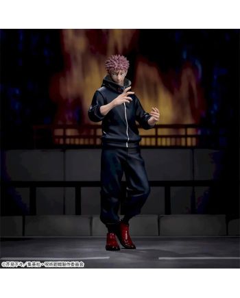 Vue générale de la figurine Yuji Itadori de 22 cm avec sa posture et sa tenue complètes.