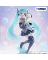 Hatsune Miku tenant Shirotan, dans une pose aérienne aux longues couettes turquoise.